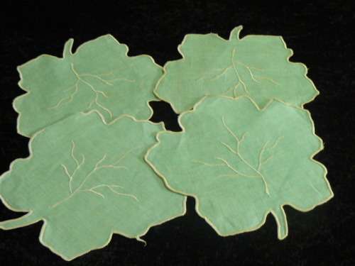 VINTAGE COTTON DOILIES X 4