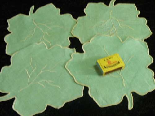 VINTAGE COTTON DOILIES X 4