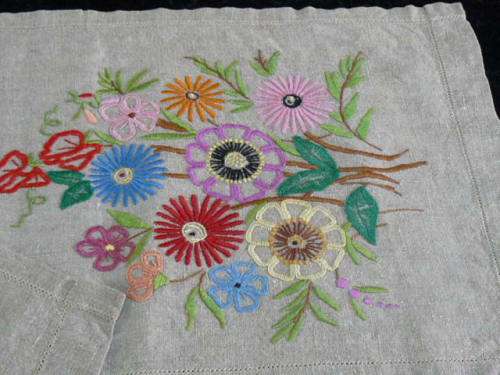 VINTAGE COTTON TABLE RUNNER