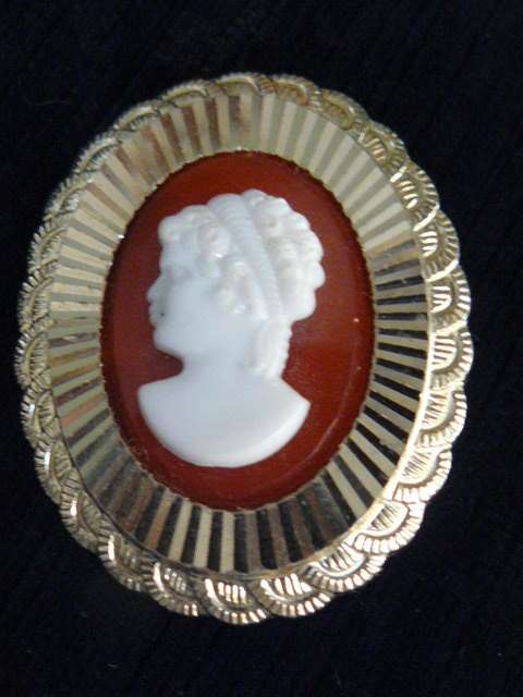 CAMEO LIKE BROOCH