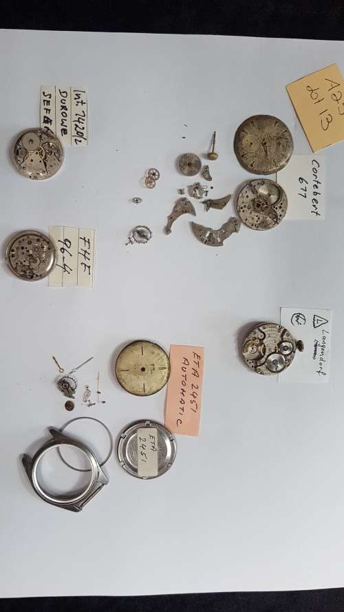 Lot of watch movements for repais or spares