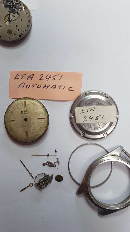 Lot of watch movements for repais or spares