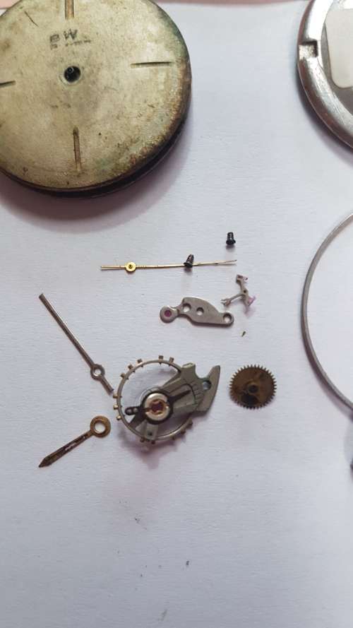 Lot of watch movements for repais or spares