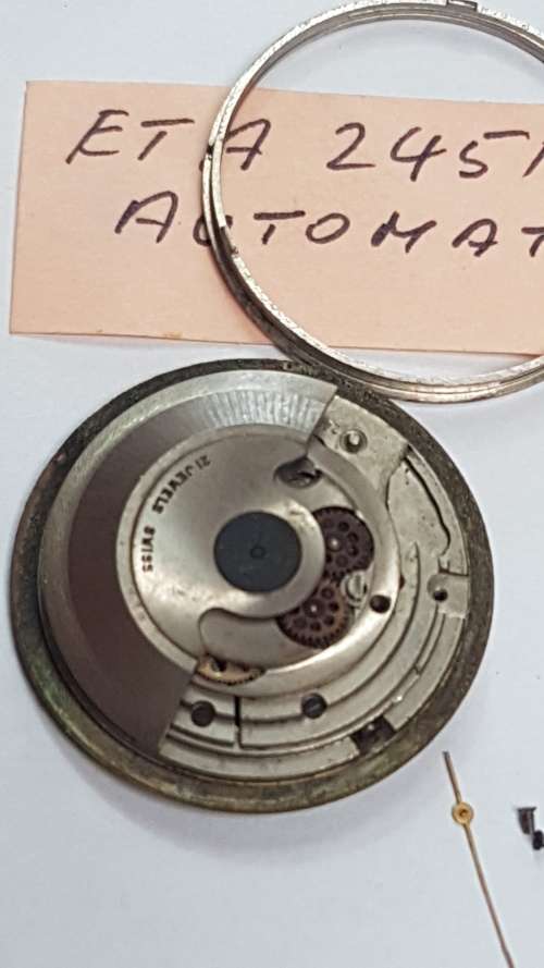 Lot of watch movements for repais or spares