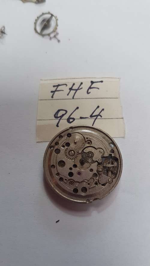 Lot of watch movements for repais or spares