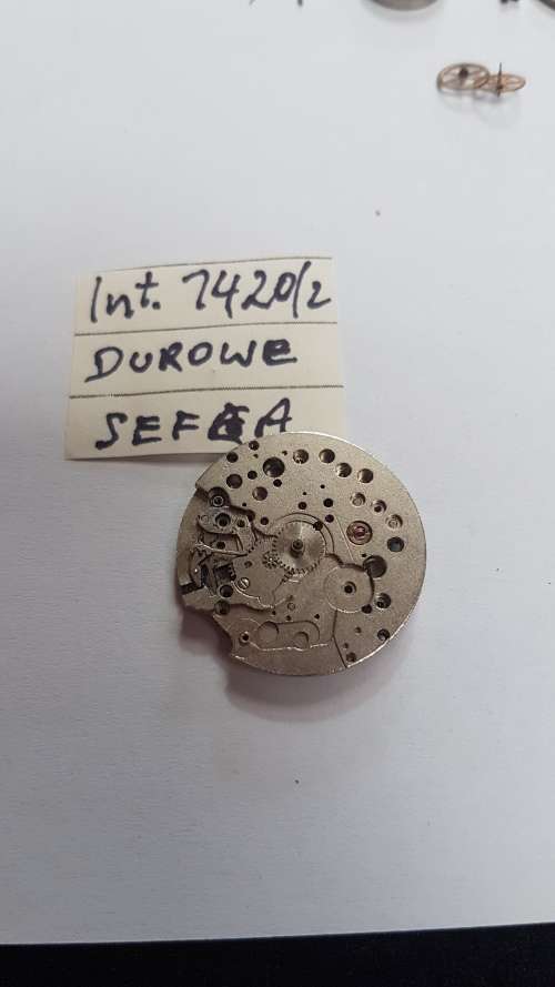 Lot of watch movements for repais or spares