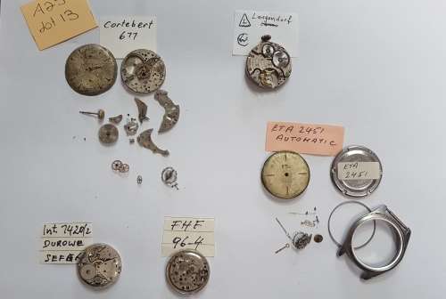 Lot of watch movements for repais or spares
