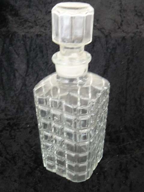 GLASS DECANTER