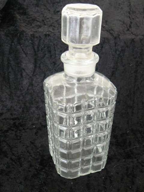 GLASS DECANTER