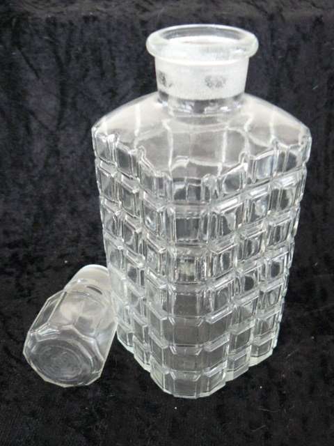 GLASS DECANTER