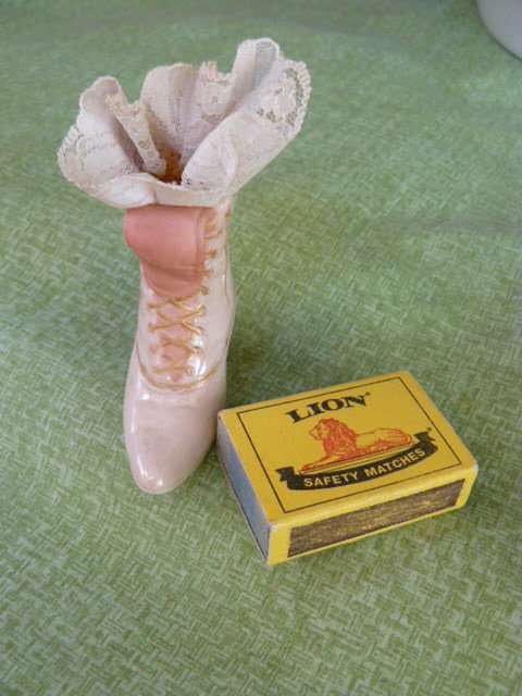 PORCELAIN SHOE BOOT