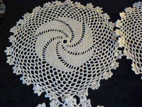 VINTAGE COTTON DOILIES LOT OF X 12 WHITE