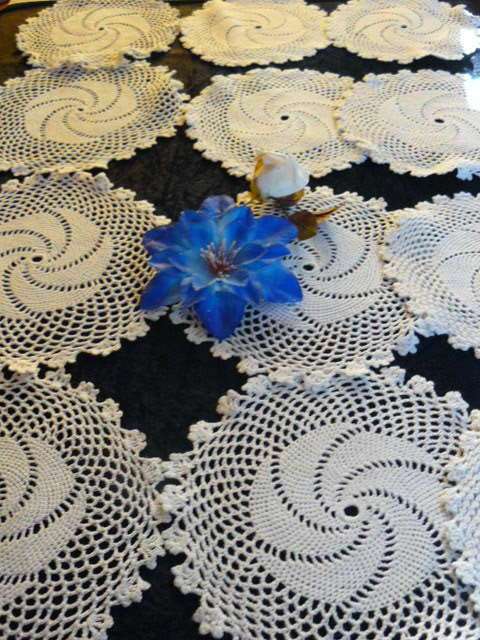 VINTAGE COTTON DOILIES LOT OF X 12 WHITE