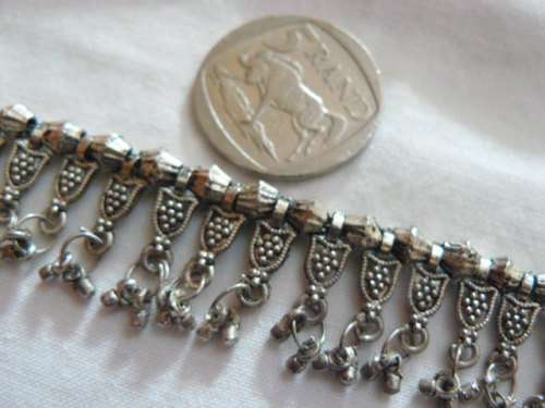 SILVER TONED FASHION CHAIN