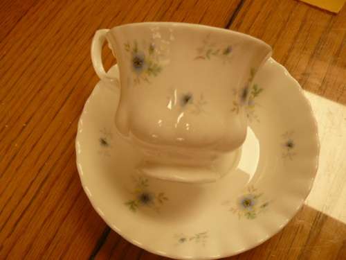 ROYAL ALBERT  STUNNING