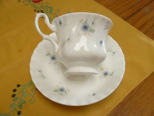 ROYAL ALBERT  STUNNING