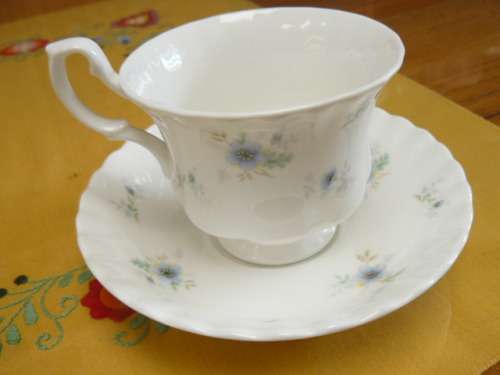 ROYAL ALBERT  STUNNING