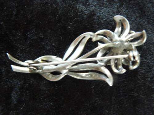 MARCAXZITE FASHION SILVER TONED BROOCH