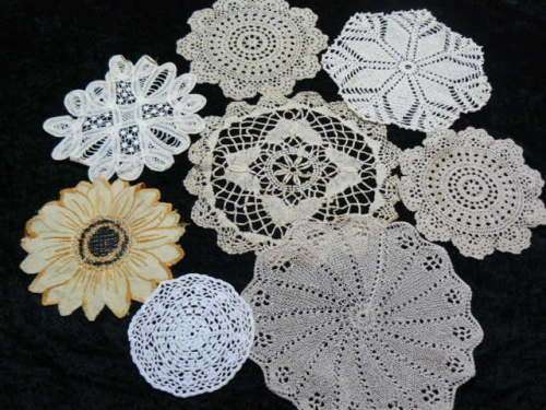 MIXED LOT OF FINE VINTAGE COTTON DOILIES