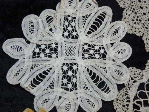 MIXED LOT OF FINE VINTAGE COTTON DOILIES