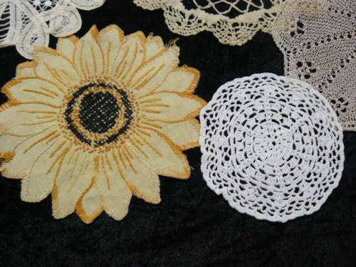 MIXED LOT OF FINE VINTAGE COTTON DOILIES