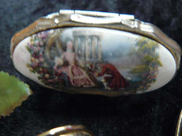 VINTAHE LIP STICK HOLDER WITH MIRROR TRAVEL ASHTRAY AND SCOOP FOR SWEETNERS