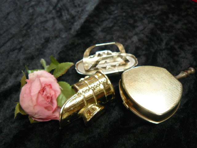 VINTAHE LIP STICK HOLDER WITH MIRROR TRAVEL ASHTRAY AND SCOOP FOR SWEETNERS