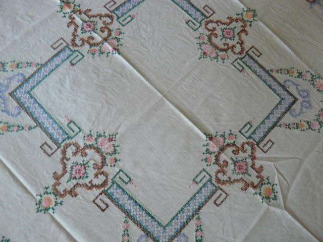 CROSS STITCH VINTAGE COTTON TABLE CLOTH STUNNING !!!
