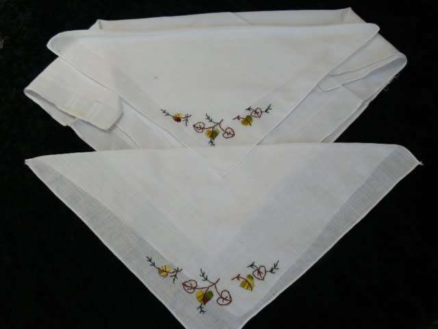 VINTAGE EMBROIDERED COTTON HANKIES