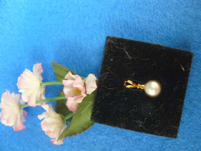 FOUX PEARL PENDANT