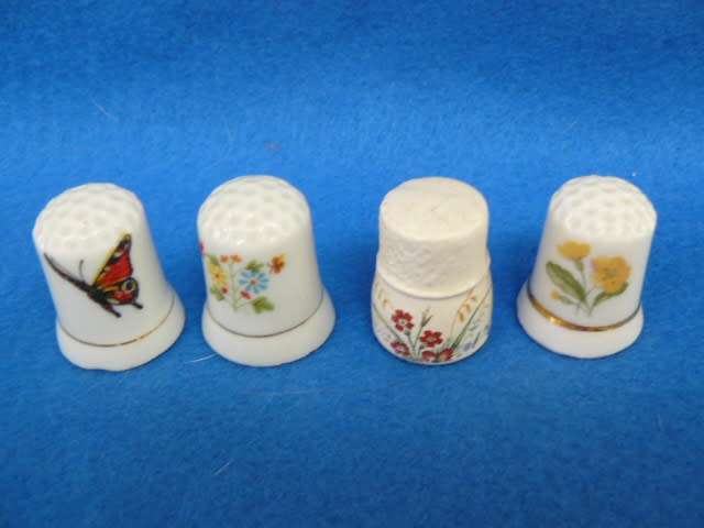 THIMBLES PORCELAIN X 4