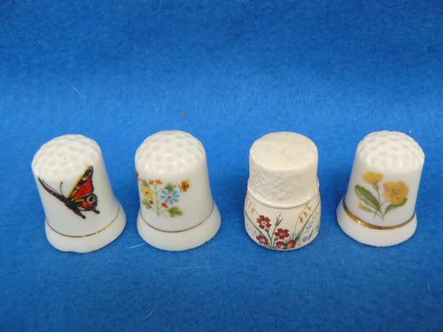THIMBLES PORCELAIN X 4