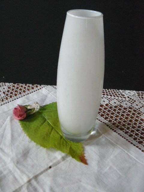 VASE GLASS WHITE