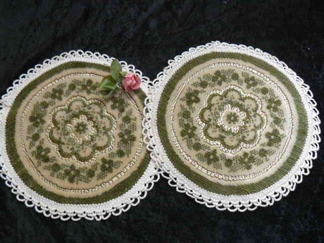 VELVET DOILIES X 2 22 CM