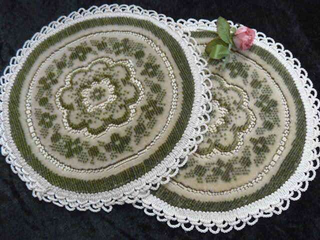 VELVET DOILIES X 2 22 CM