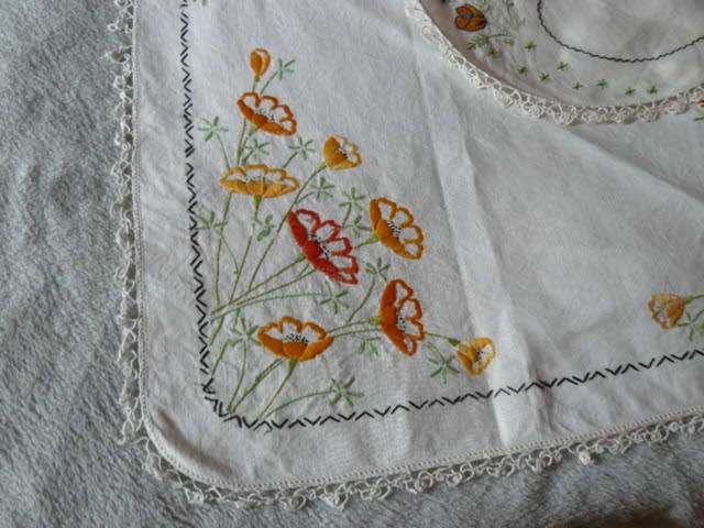 MOST STUNNING VINTAGE COTTON EMBROYDERED TABLE CLOTH AND TRAY CLOTH VINTAGE REDUCED!!!!!!!