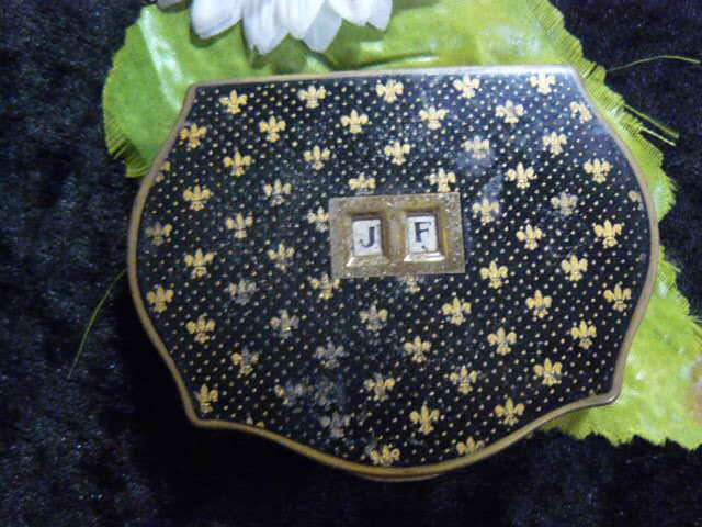 VINTAGE POWDER COMPACT STRATTON ENGLAND