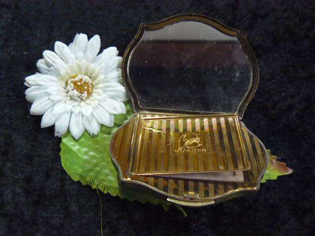 VINTAGE POWDER COMPACT STRATTON ENGLAND