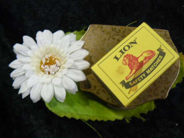 VINTAGE POWDER COMPACT STRATTON ENGLAND