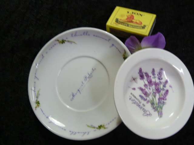 CERAMIC PLATES 1 X MARGARET ROBERTS COLLECTION AND 1 X LAVENDER D PROVENCE