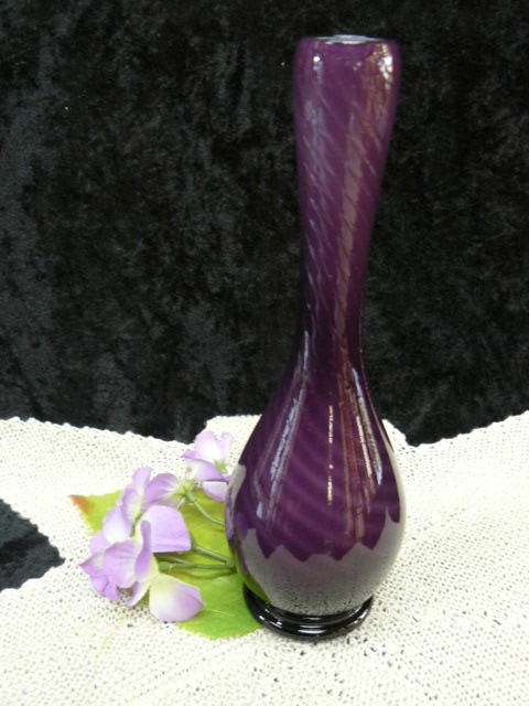 GLASS VASE NICE PATTERN WHITE INNER