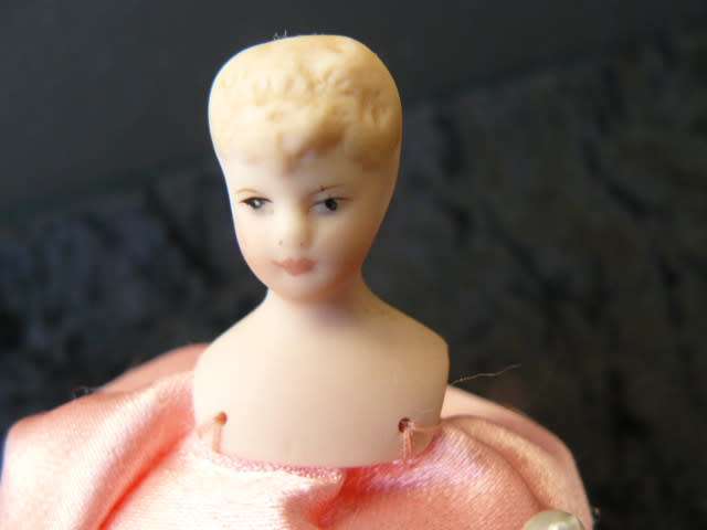 HAND MADE PIN CUSHION WITH PORCELAIN HEAD 10,5 CM