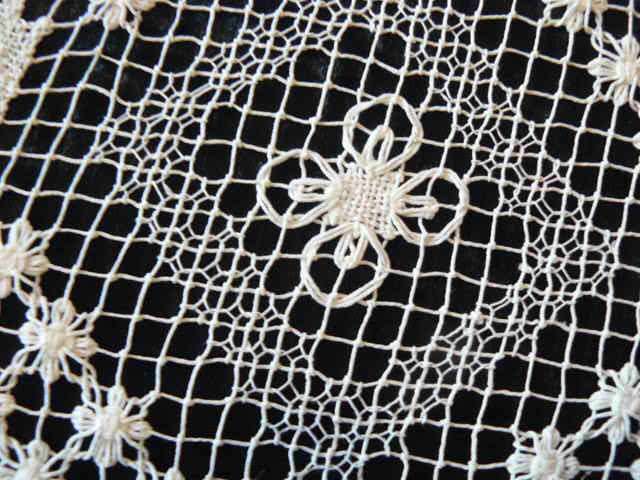 VINTAGE COTTON TABLE CLOTH