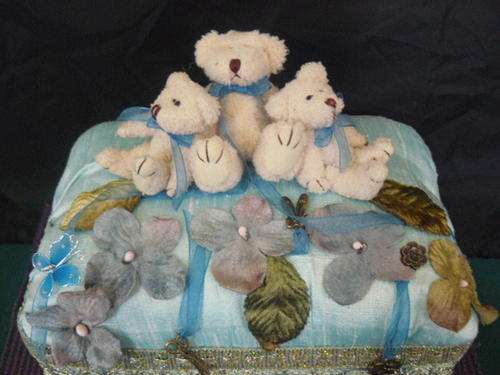 BEAUTIFUL HAND MADE TEDDY TIN 2 KEEP YOUR BITS AND PIECES TIDY !!!!!