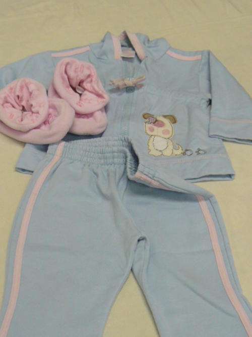 12 - 18 m track suit and slippers