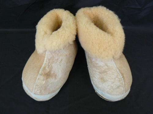 SHEEPSKIN SLIPPERS