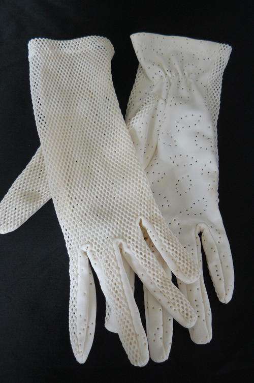 VERY PRETTY VINTAGE GLOVES