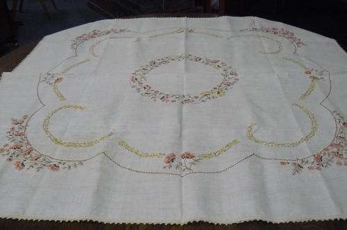 LARGE 100 % COTTON LINNEN TABLE CLOTH
