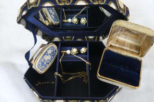 JEWELERY BOX. EARRINGS,NECKLACE,CHARM AND LIPSTICKHOLDER