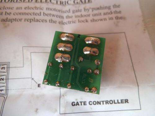GATE ADAPTOR / CONTROLLER FOR USE WITH INTERCOM